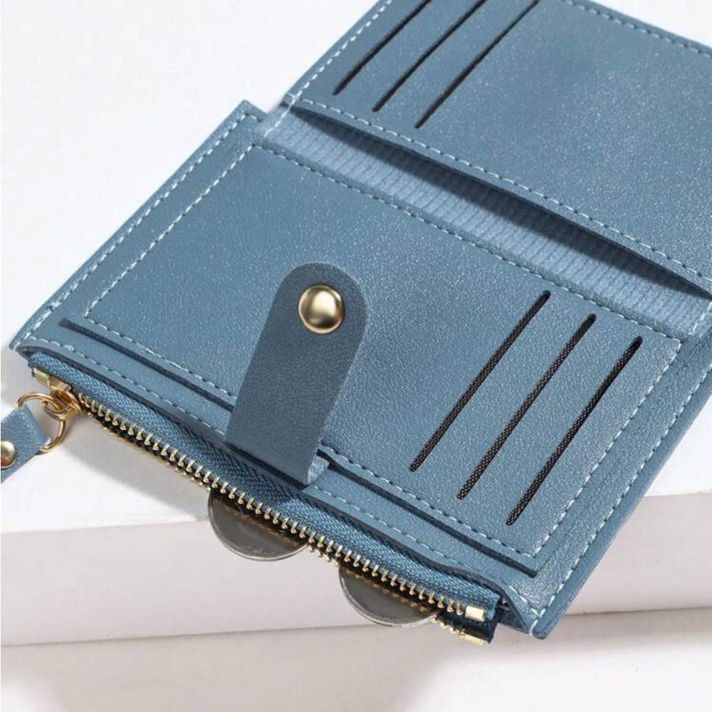 ⚠️Clearance Blue Simple Card Holder / Wallet With Button - Picture 3 of 4